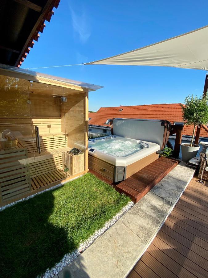 Sky Luxury Suite Keszthely Esterno foto