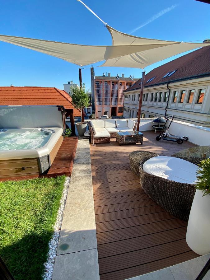 Sky Luxury Suite Keszthely Esterno foto